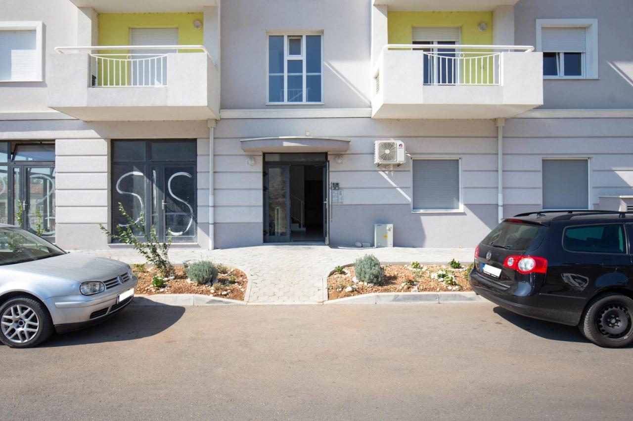 Apartmani Dolina Sunca โมสตาร์ ภายนอก รูปภาพ